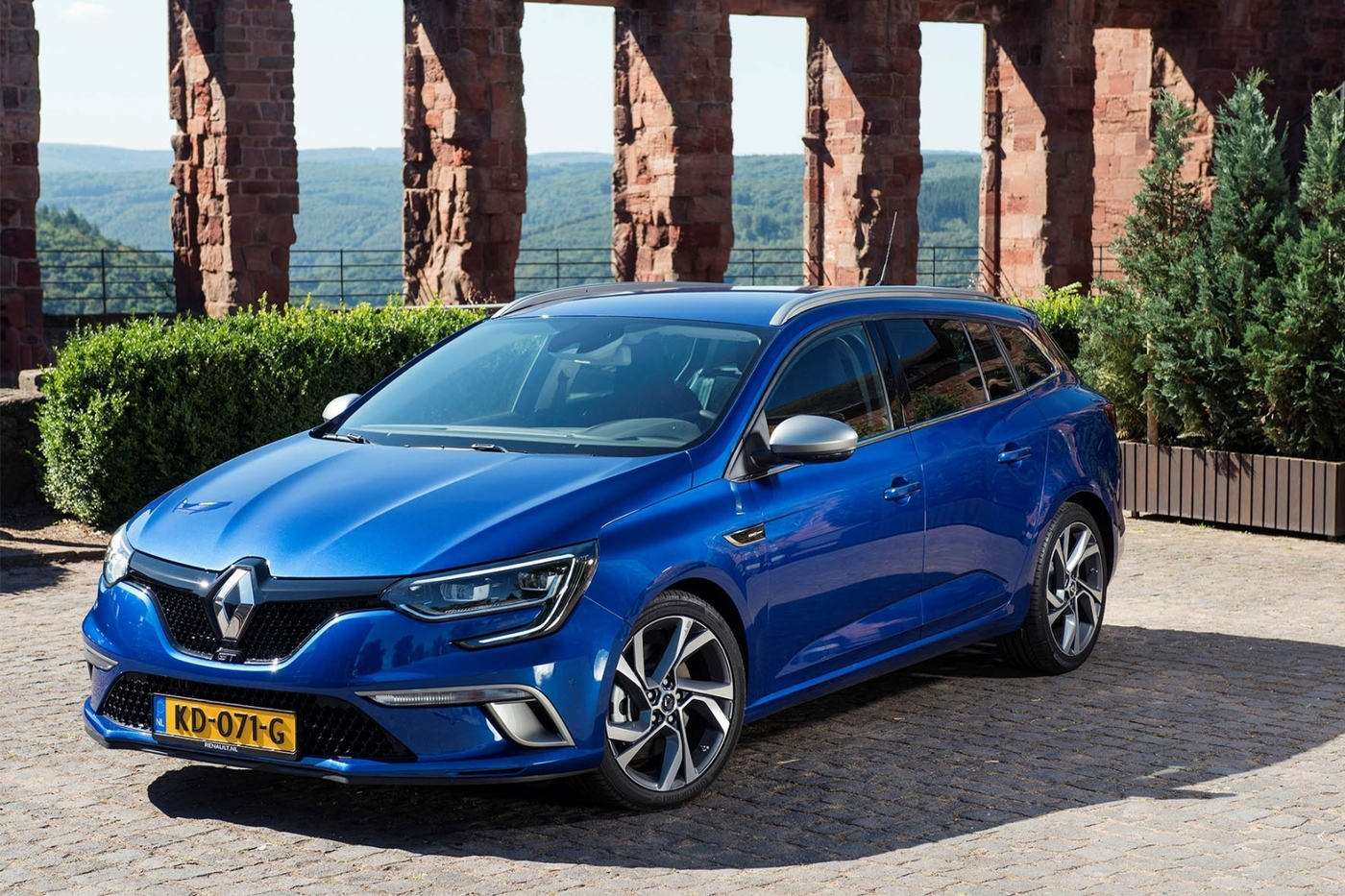 128967-04-renault-megane-estate.webp