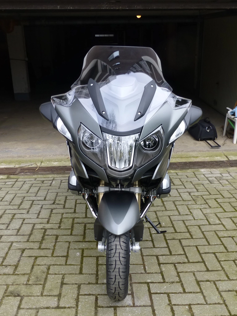 150218%20BMW%20R1200RT%20LC%2003Voorzijde_zpsyfuyuo1s.webp