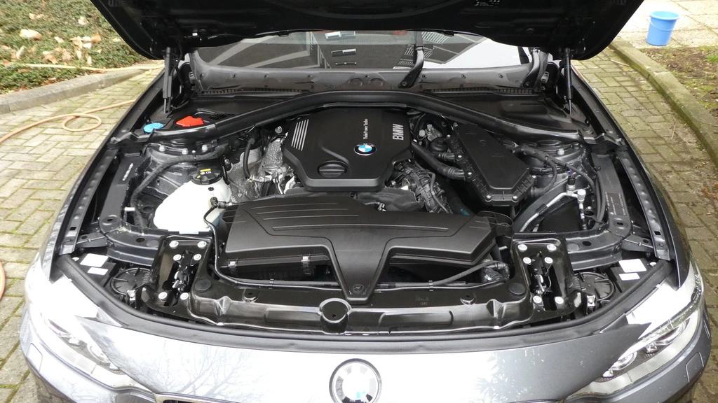 170219%20BMW%20420D%2033%20motorruimte%20proper_zpsiul9xo6l.webp