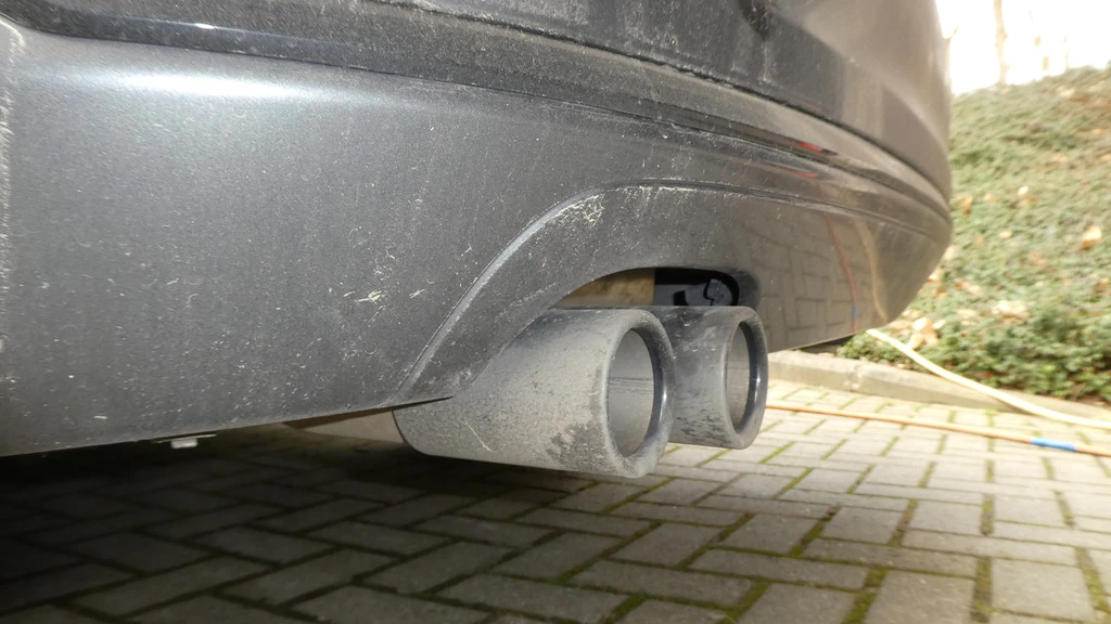 170226%20BMW%20420D%2007%20vuil%20detail%20uitlaat_zpszk6bapmu.webp