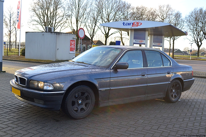 1995_BMW_740i_1.webp
