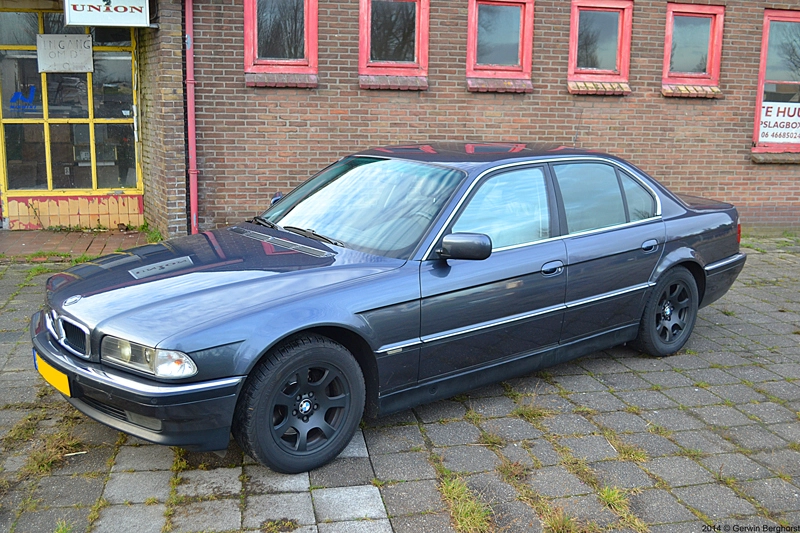 1995_BMW_740i_15.webp