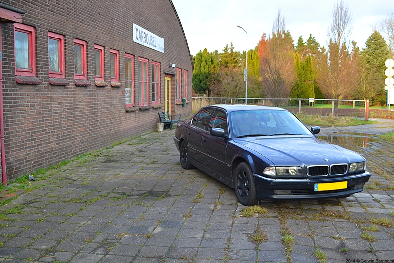1995_BMW_740i_17.webp