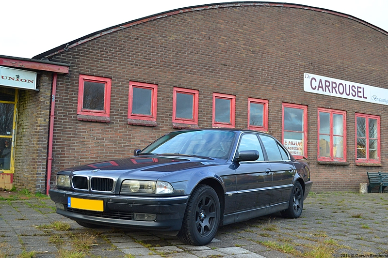 1995_BMW_740i_19.webp