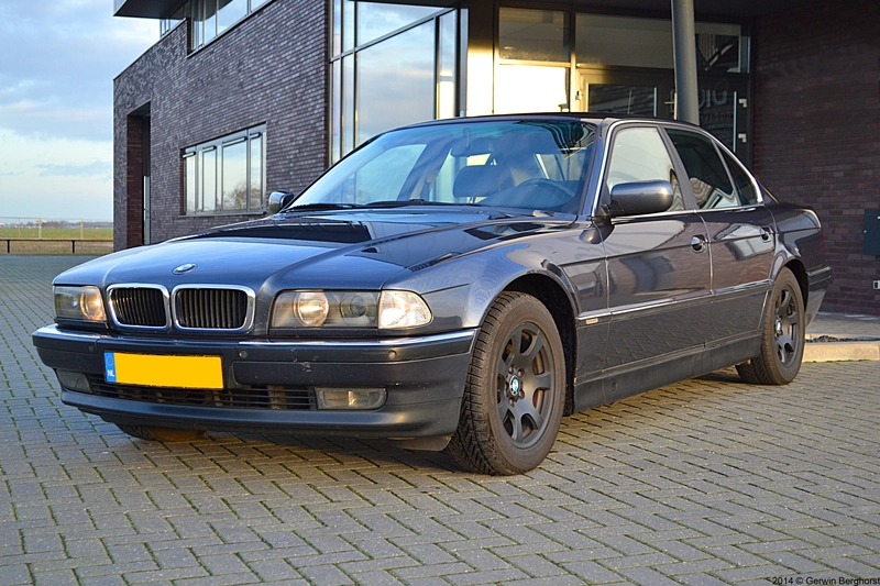 1995_BMW_740i_20.webp
