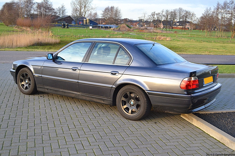 1995_BMW_740i_22.webp