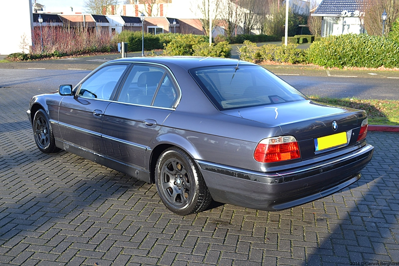 1995_BMW_740i_6.webp