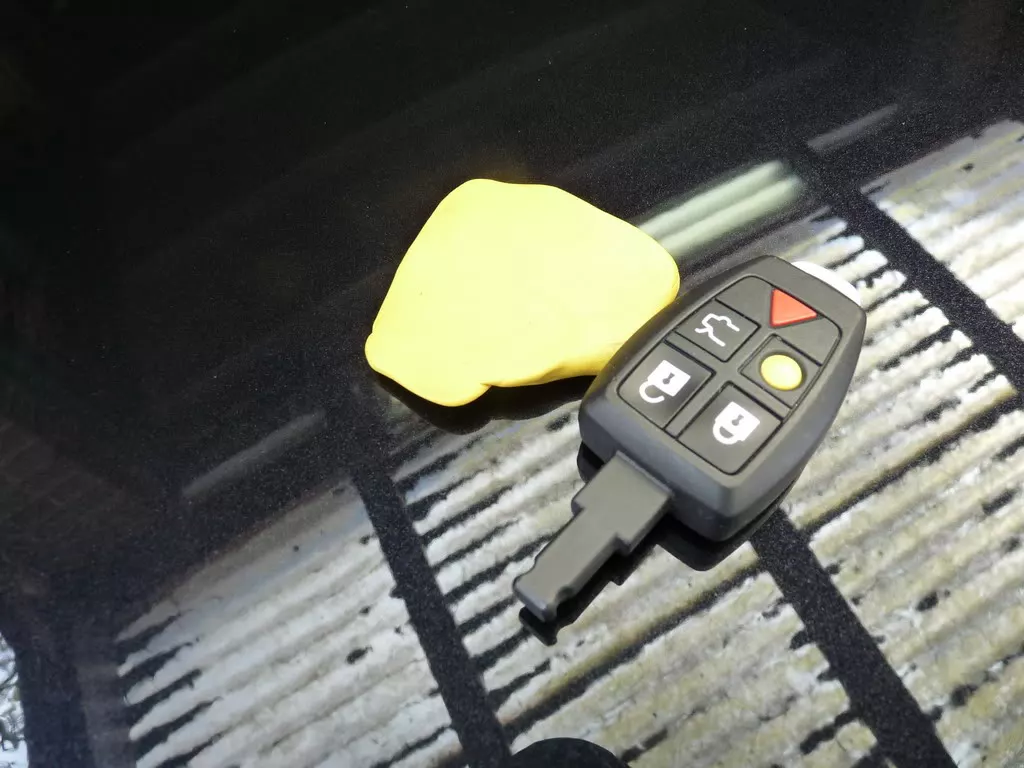 2010-04-16VolvoS40037.webp