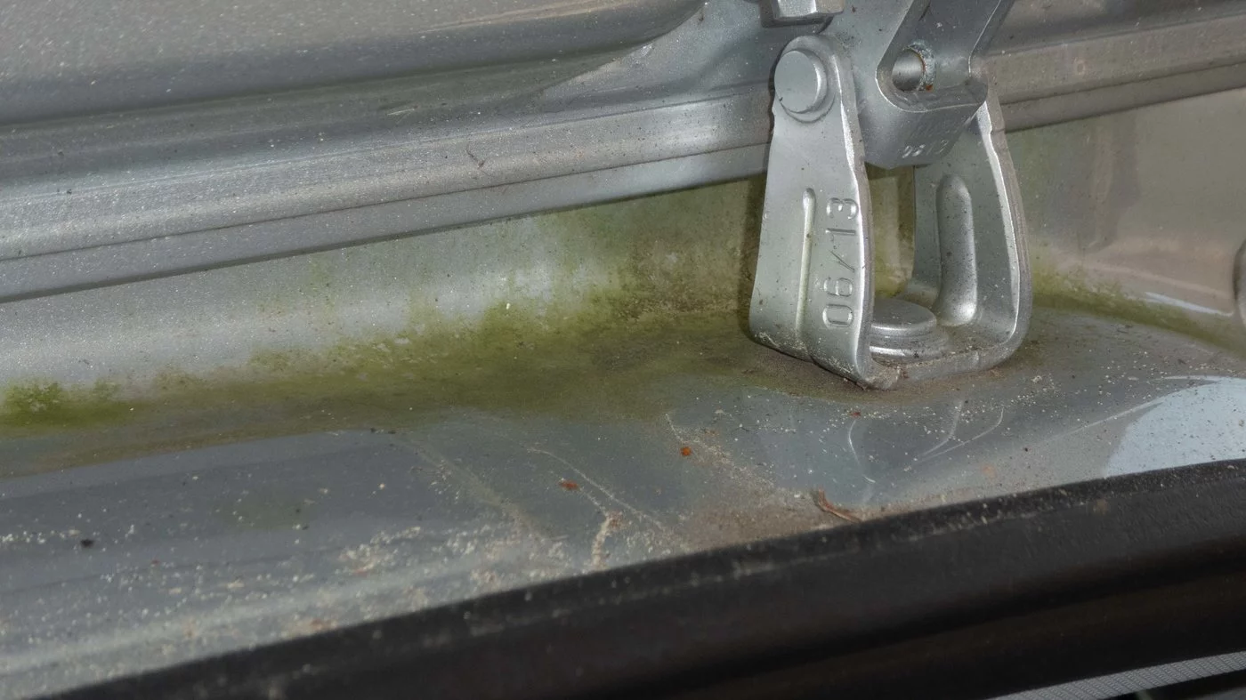 201123 VW Polo 27 scharnier achter.webp 201123 VW Polo 27 scharnier achter.webp