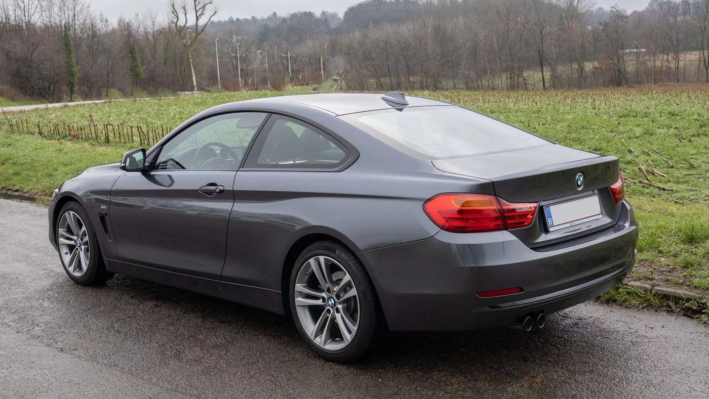 201231 BMW 420D 06 Linksachter.webp