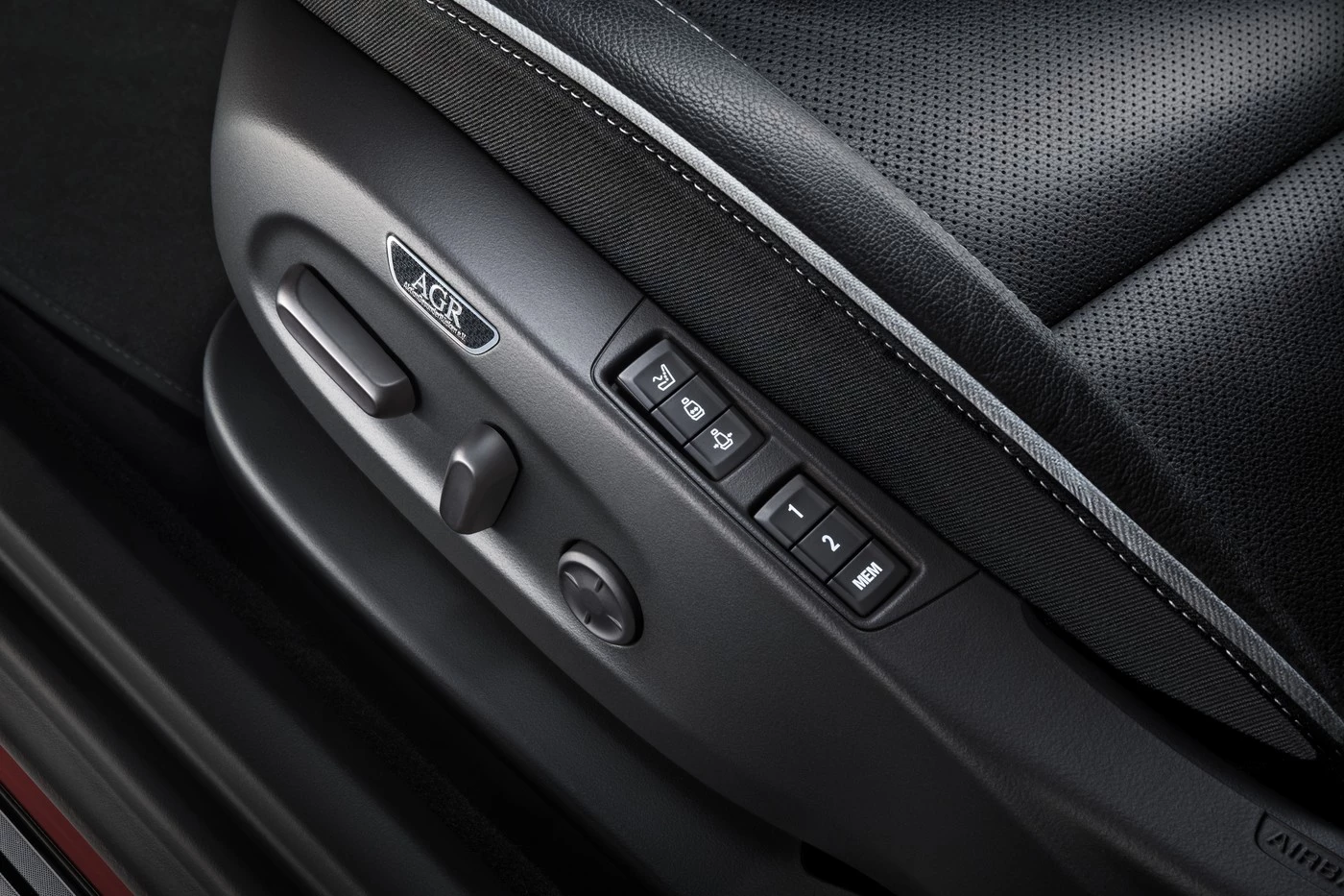 2015-opel-astra-k-gets-wellness-seats-with-massage-function-and-ventilation-video_3.webp