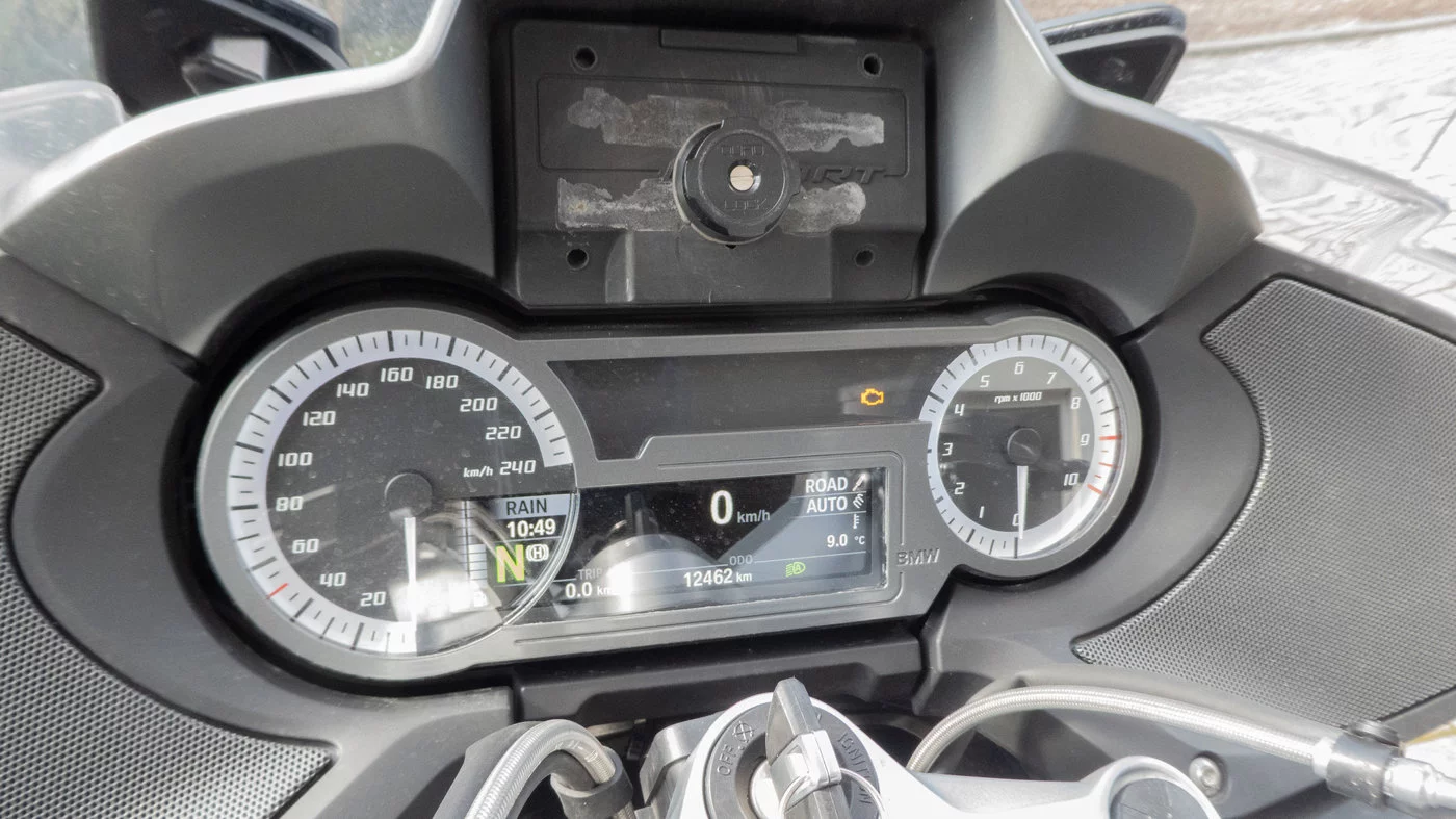 210319 BMW R1250RT 01 dashboard 12.462km.webp