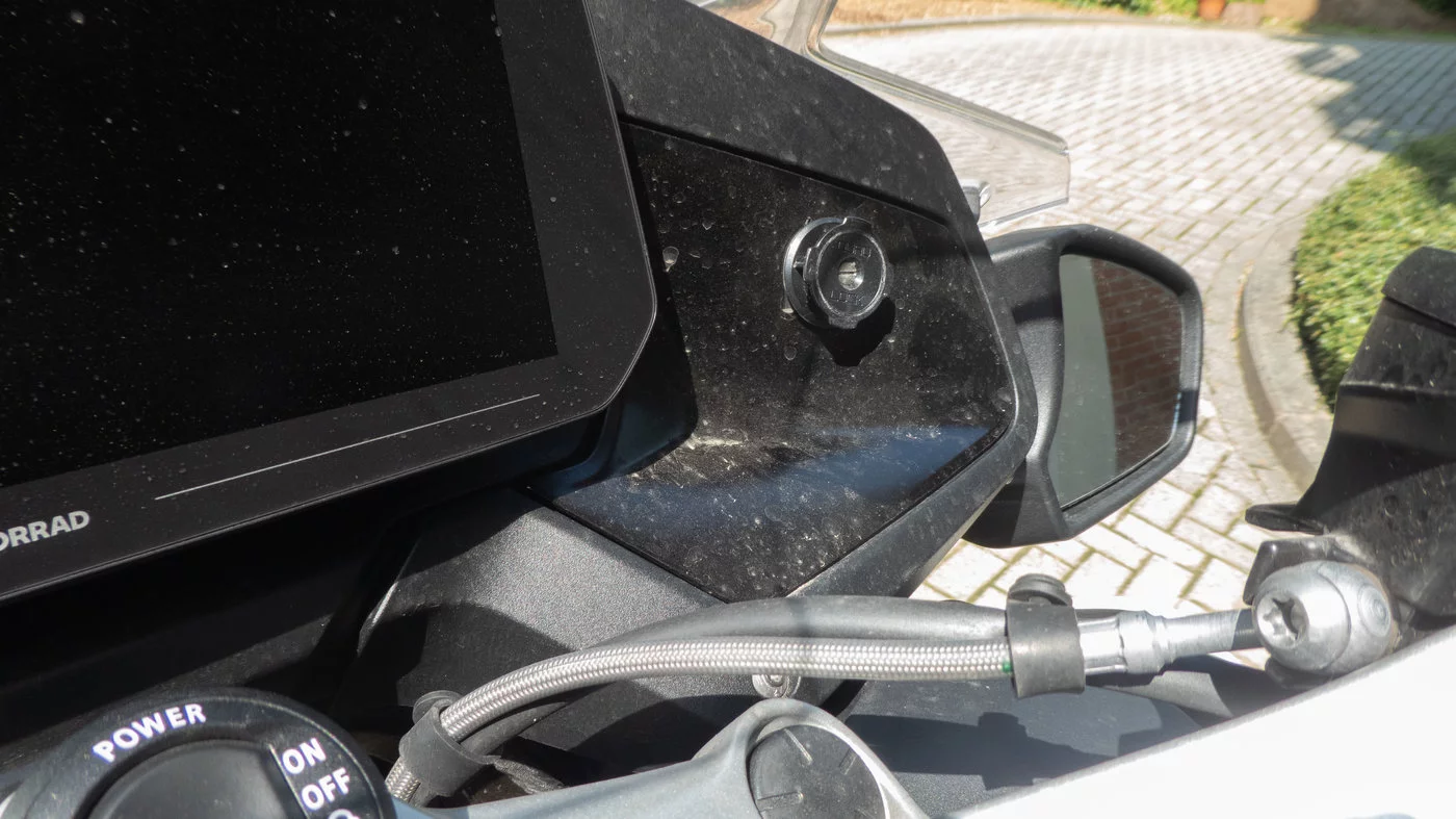 210719 BMW R1250RT II 09 Quad Lock.webp