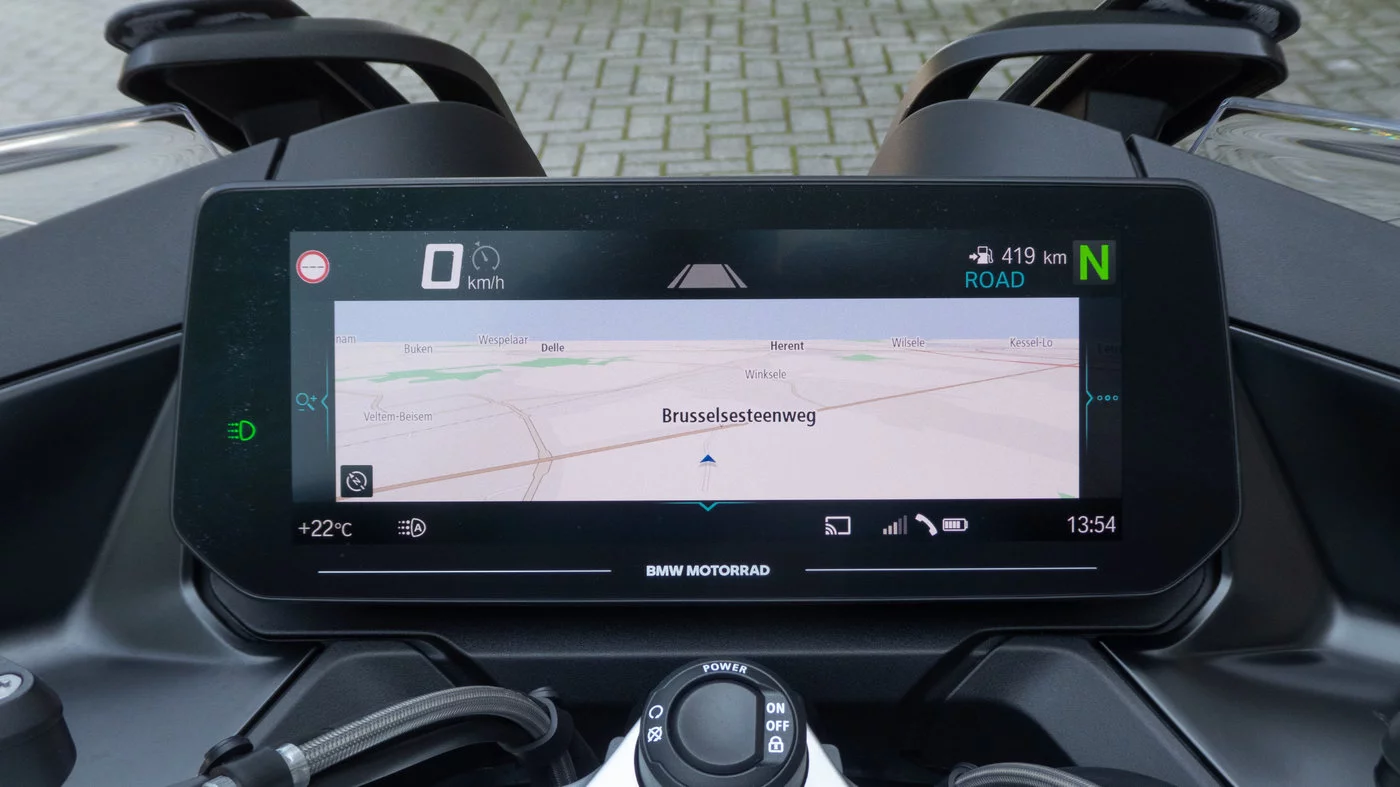 210719 BMW R1250RT II 45 Navigatie breed.webp