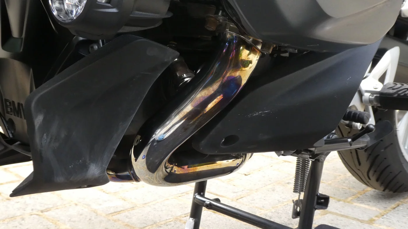 210719 BMW R1250RT II 51 Uitlaat links.webp