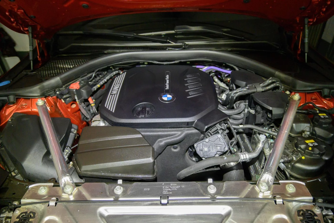 210724 BMW 4 56 motorruimte proper.webp