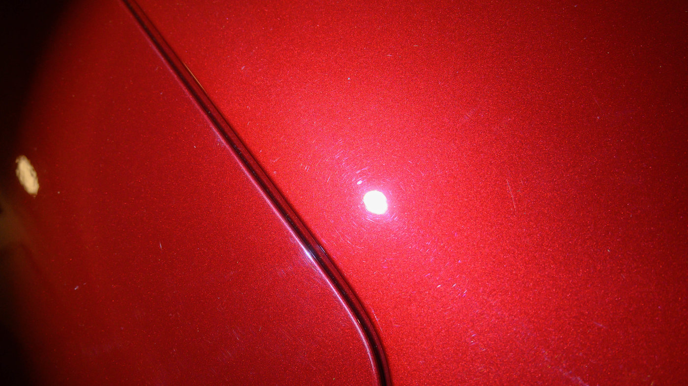 220104 Mazda MX5 ND 05 Swirls op de motorkap.JPG
