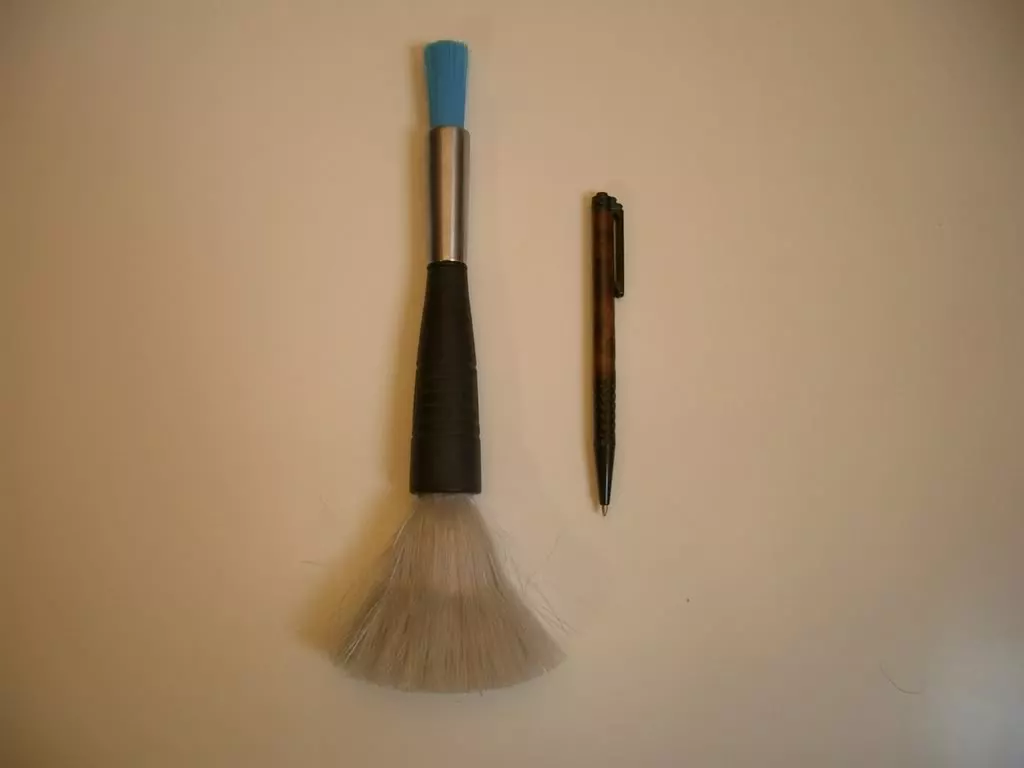 2in1ElectrostaticDetailBrush2.webp