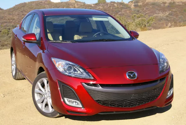 ag_10mazda3_frtshallow.webp