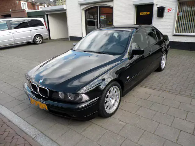 bmw5251.webp