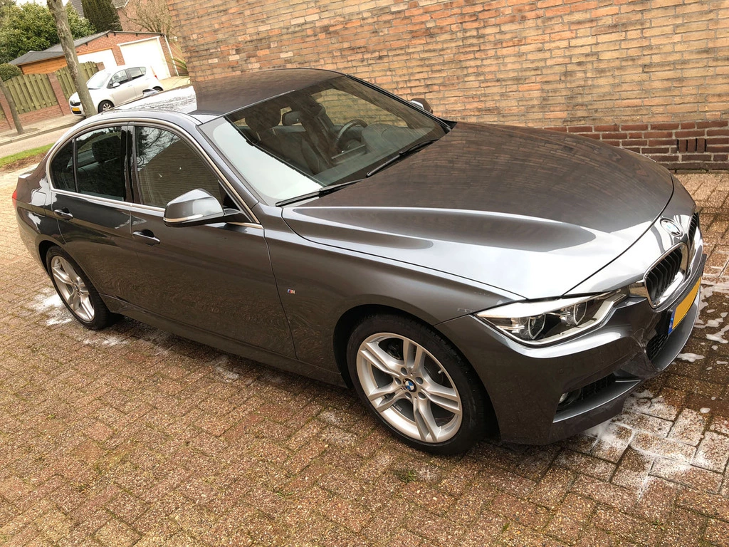 bmw_5_zpst0esljig.webp