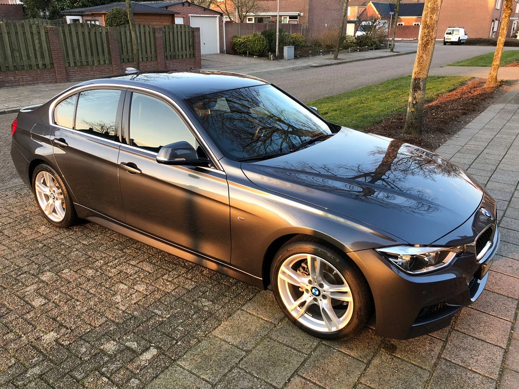 bmw_8_zpsm0qivtxw.webp