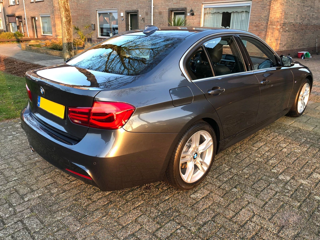 bmw_9_zps34ebg21a.webp