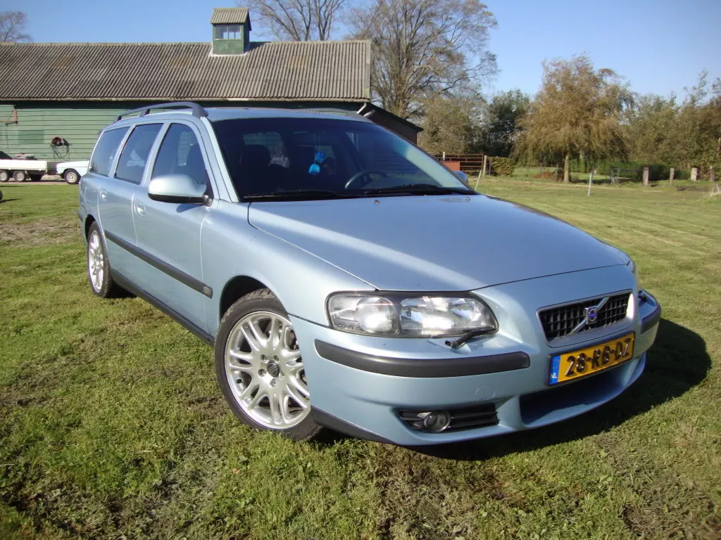 Volvo V70 T5 R-design klaar gemaakt voor de wintermaanden | Carclean ...