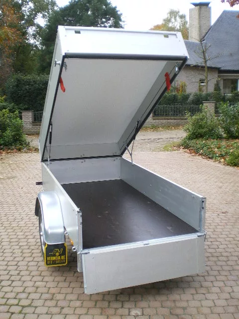 gesloten-aangangwagen-750kg-2.webp