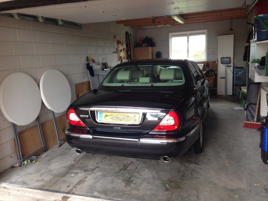 in%20garage_zpsmagfjadl.webp