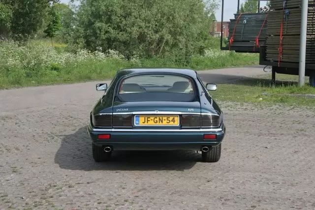 XJS9.webp